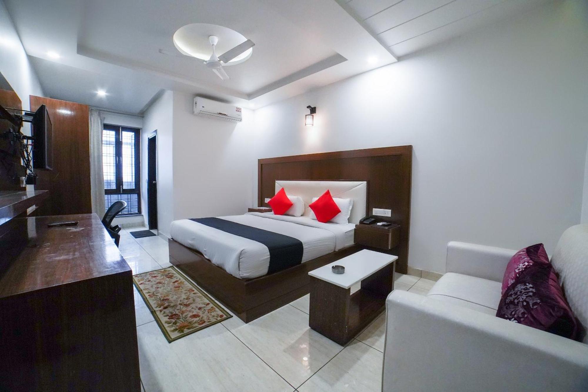 Collection O Prem Ratna Hotel Dehradun Exterior photo