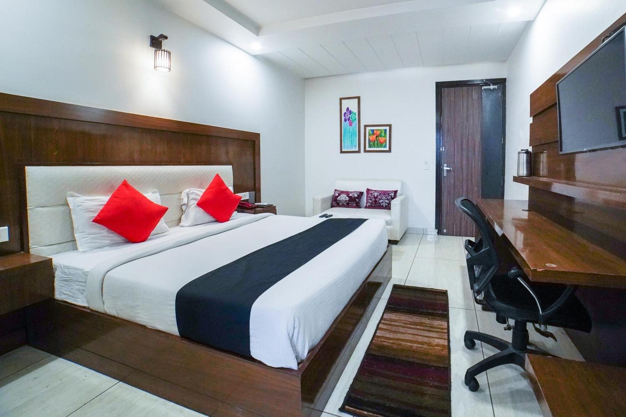 Collection O Prem Ratna Hotel Dehradun Exterior photo